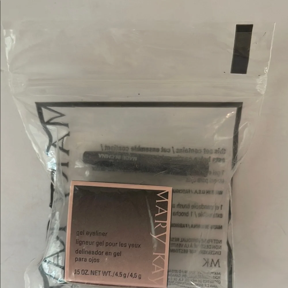 NIB Mary Kay Gel Eyeliner with Black Precision Liner Brush